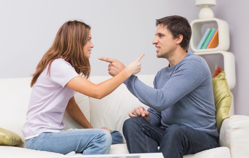 ”Concubinul mă dă afară din casă. Mă pot opune?”. Vezi ce răspunde avocata
