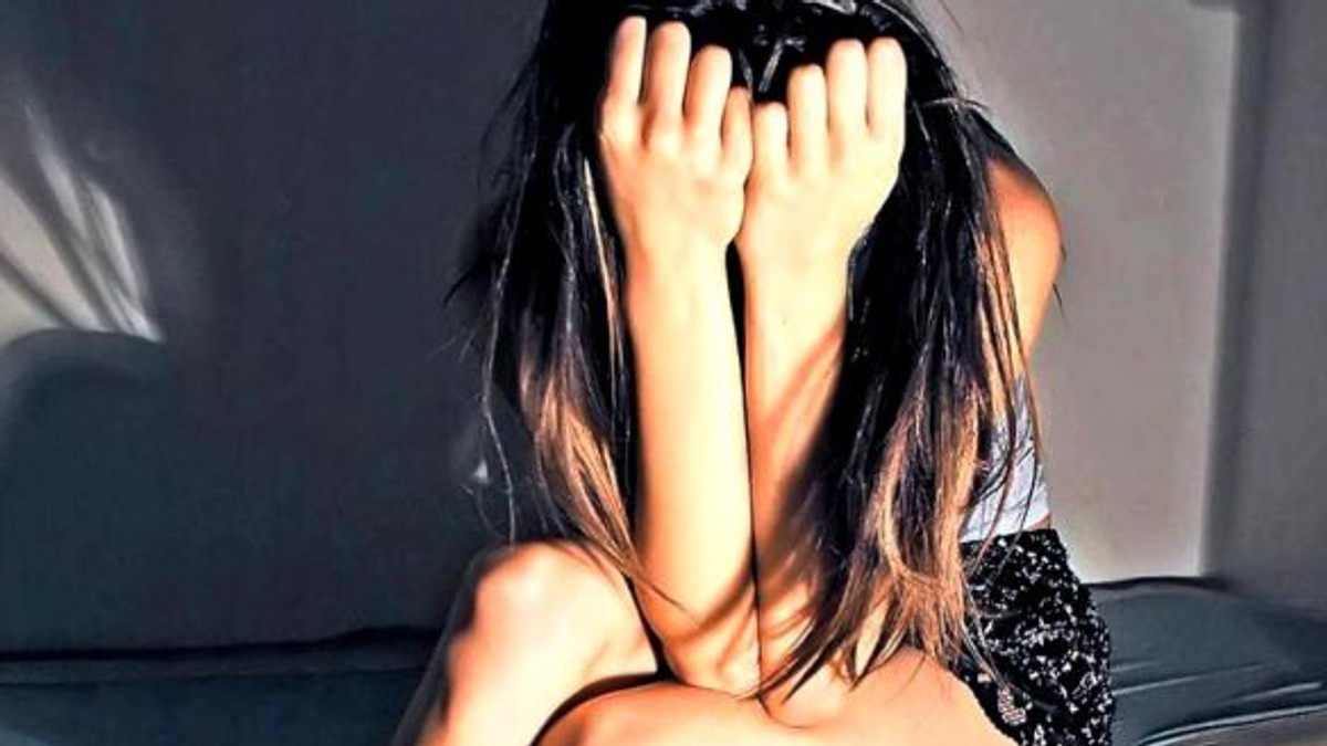 O fetiță de opt ani a murit după ce a fost abuzată sexual de bunicul ei
