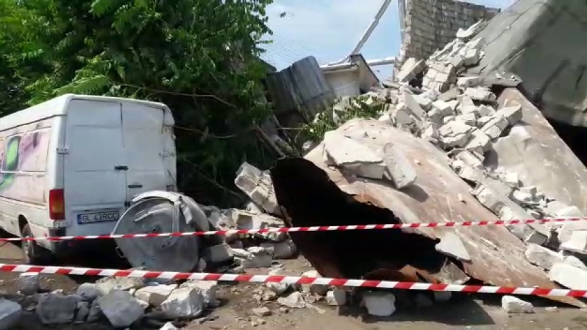 Un rezervor de apă a cedat, într-o zonă industrială din Tecuci
