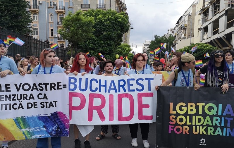 Marșul Bucharest Pride: 15.000 de oameni au defilat cu bannere prin care au cerut egalitate în drepturi pentru persoanele LGBT