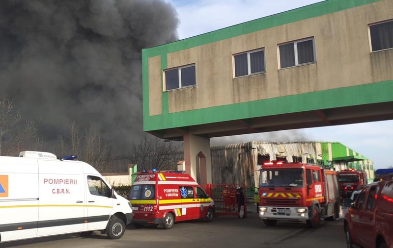 Trei surse radioactive de stronţiu-90, descoperite în hala fostei fabrici de țigări care a ars săptămâna trecută, lângă Timișoara