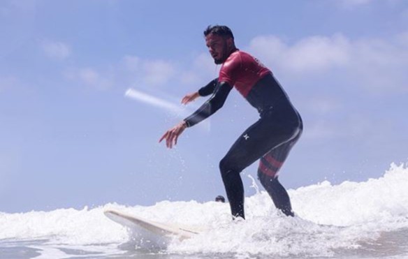 Saúl Ñíguez Esclápez, mijlocaș spaniol la Atletico Madrid, s-a urcat pe placa de surf
