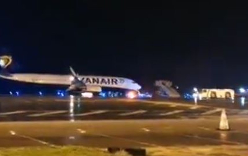 Incendiu la bordul unui avion Ryanair din Manchester. Aeronava a aterizat de urgență în Franța