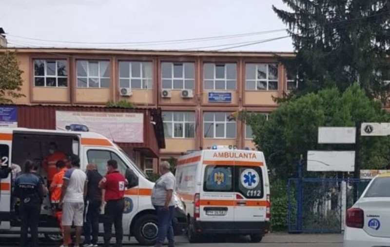 Incident șocant în Ploiești. Doi adolescenți au fost împușcați în cap, cu un pistol cu bile, în fața unui liceu