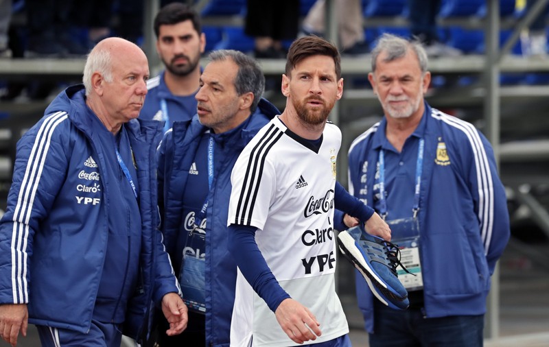 Ce trebuie să facă Messi pentru a fi comparat cu Maradona