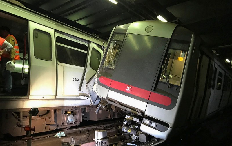 FOTO | Haos în Hong Kong după ce două metrouri s-au ciocnit. Șase milioane de persoane sunt afectate
