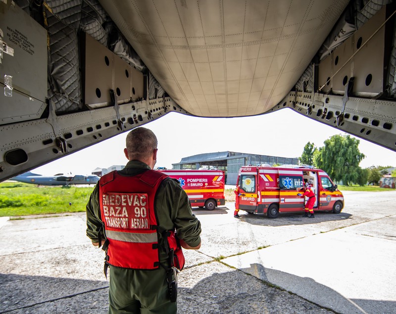Cei doi răniţi în explozia de la Petromidia au fost transferaţi la o clinică din Germania cu o aeronavă militară