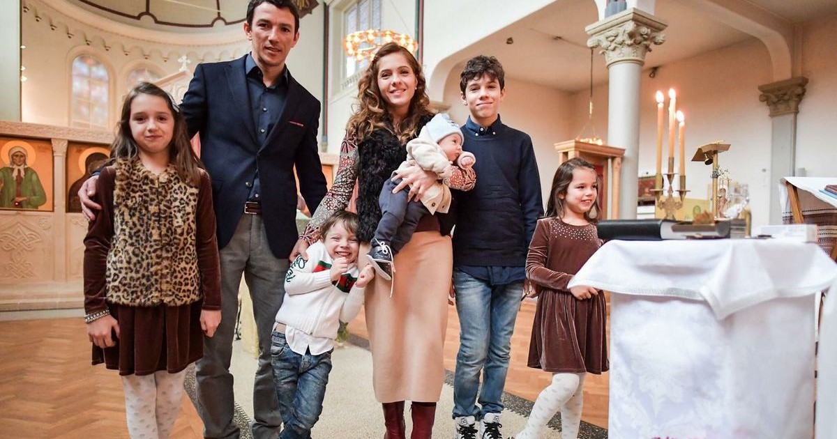 Fostul fotbalist George Ogăraru, soția sa, Alina, și cei cinci copii ai lor sau întors în România și s-au stabilit la Iași.