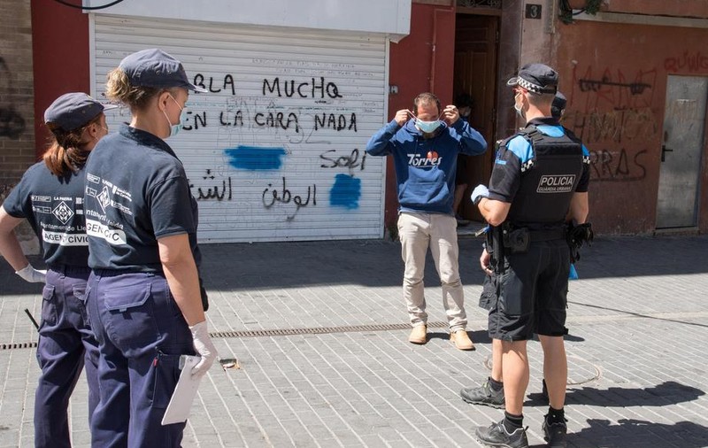 Poliţia spaniolă caută organizatorii unui meci amical de fotbal între „infectaţii” şi „neinfectaţii” cu Covid-19