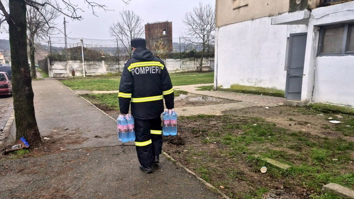 Până la rezolvarea situației, programată pentru 8 decembrie, locuitorii din Prahova și Dâmbovița primesc apă potabilă din rezervele de stat