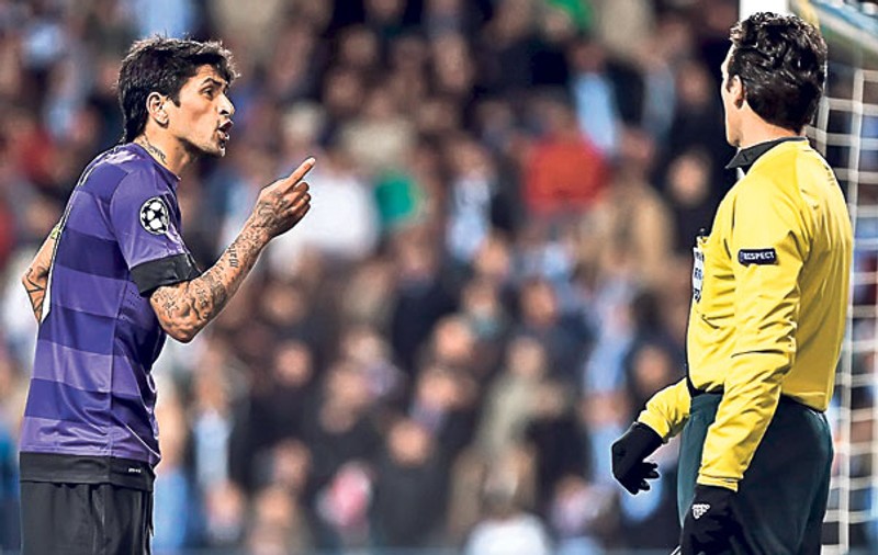 Noi am folosit primii arbitrul de poartă! FOTO