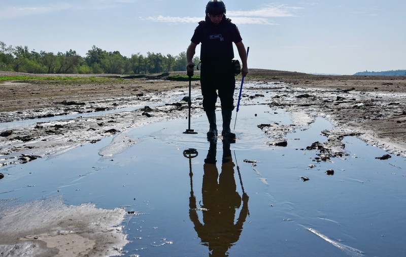 „Ajutorul disperat” pe care îl caută Ucraina de la aliați. „Sunt sute de kilometri de câmpuri de mine”