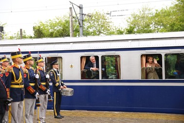Maiestatea Sa Margareta Custodele Coroanei (dreapta) și ASR Principele Radu