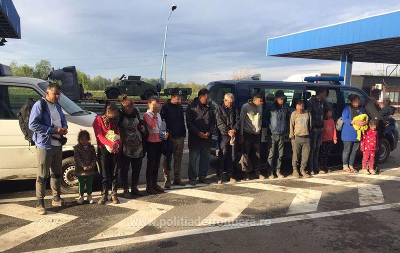 VIDEO | Cetățeni irakieni şi iranieni, printre care și copii, opriţi la Vama Nădlac