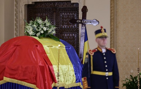 Ion Iliescu și crucea de la Palatul Cotroceni FOTO Vlad Chirea