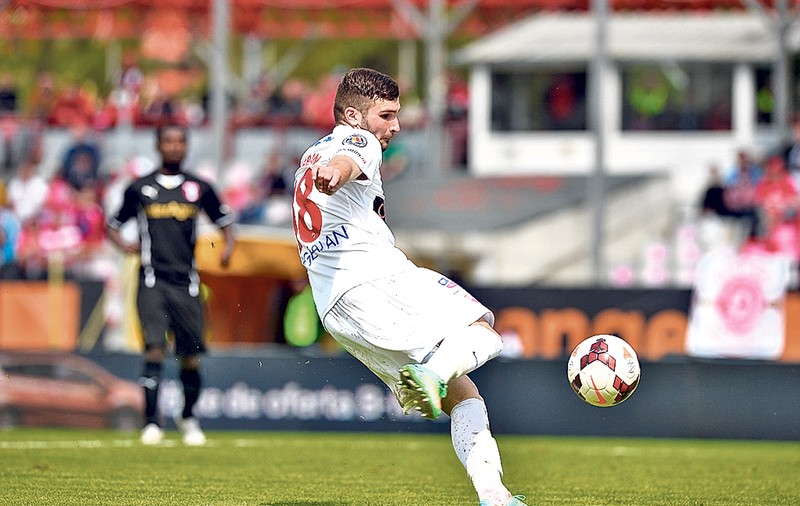 Căpitanul naţionalei U19 juca pe FALS, pentru 50 de lei!