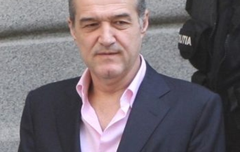 Gigi Becali a renunţat la cererea de înlocuire a arestării