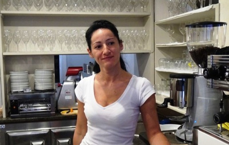 O româncă a salvat un italian care făcuse infarct. Gina Giorgiana Mustață este infirmieră profesionistă, însă lucrează într-un bar din Italia