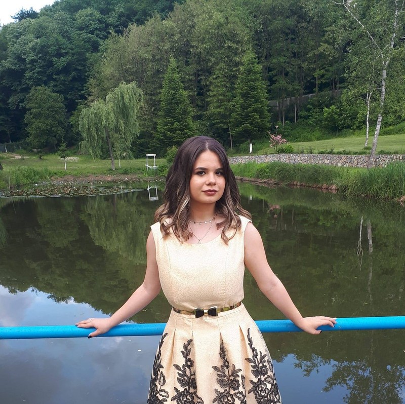 Alexandra Telescu, olimpică la matematică, ajută la rândul ei alți elevi să învețe