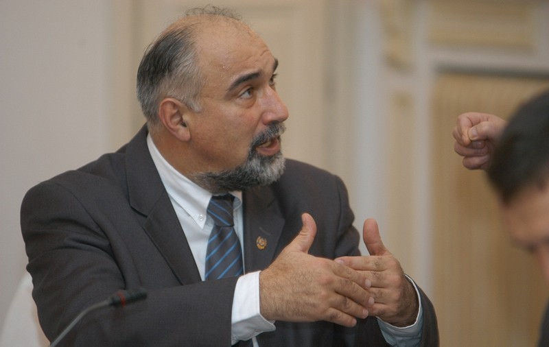 Ultimatum pentru ministrul economiei Varujan Vosganian. Muncitorii de la Oltchim îşi vor banii până mâine 