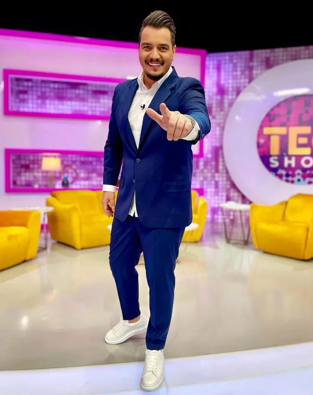 De ce i se spune Bursucu lui Adrian Cristea. A primit porecla când lucra alături de Mona Segall și Petre Năstase la PRO TV