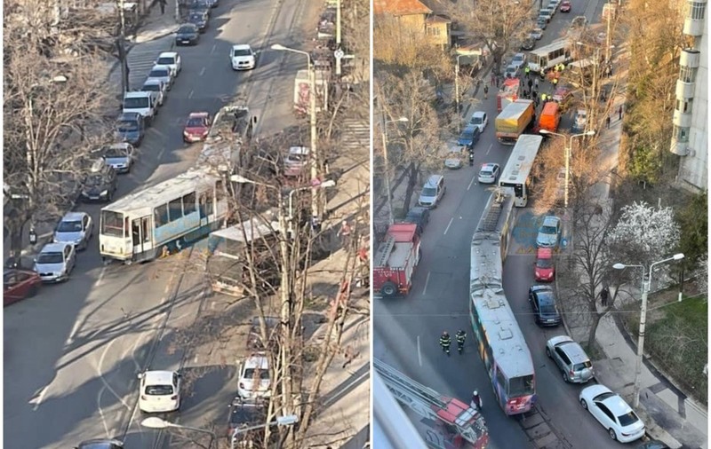 Un tramvai a deraiat în zona Baicului din Bucureşti şi a lovit cinci maşini. FOTO