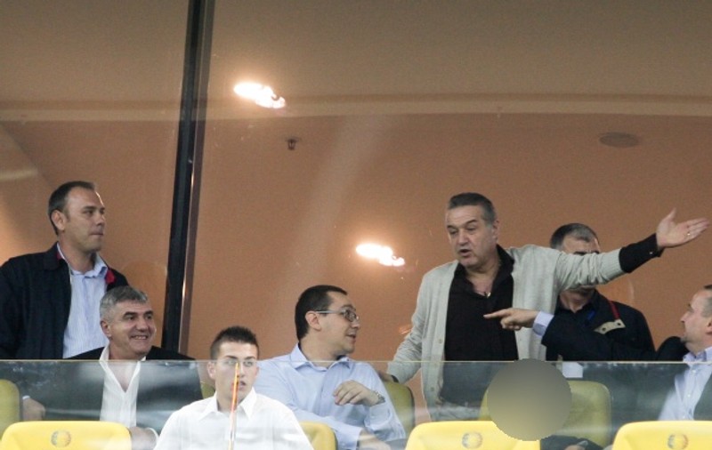 Victor Ponta: „Îmi las mustaţă si barbă pentru Steaua!”