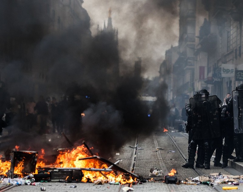 Guvernul francez „nu va ceda în fața violenței”, a spus Emmanuel Macron după protestele de joi față de reforma pensiilor