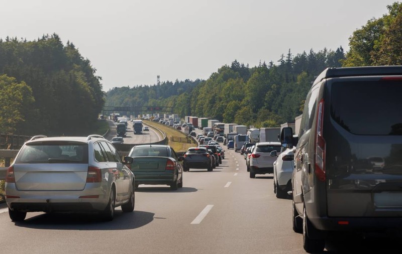 Reguli noi pentru șoferi la intrarea în UE, de la 1 iulie: dispozitivul pe care trebuie să îl instaleze toți cei care conduc autoutilitare și vehicule ușoare de marfă