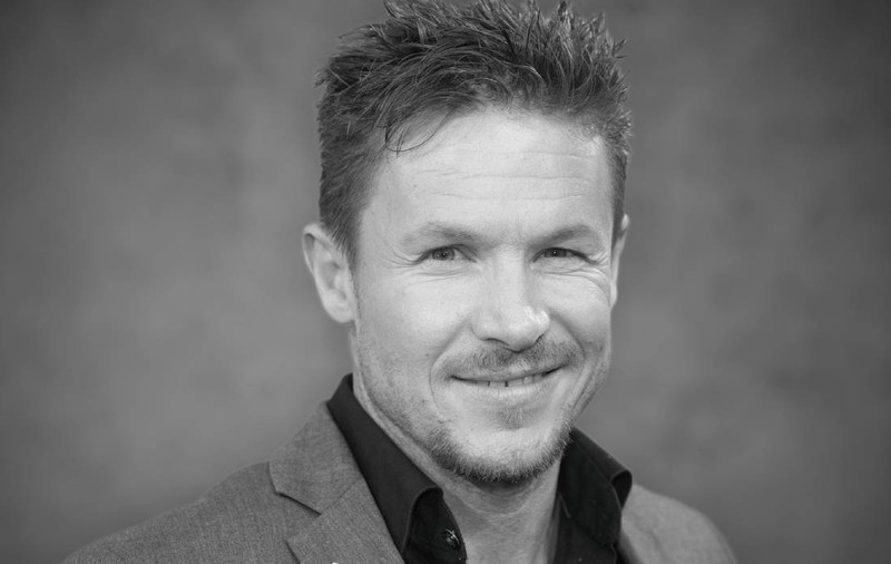 Felix Baumgartner ar fi „murit înainte să cadă” lângă niște copii care se jucau în piscină
