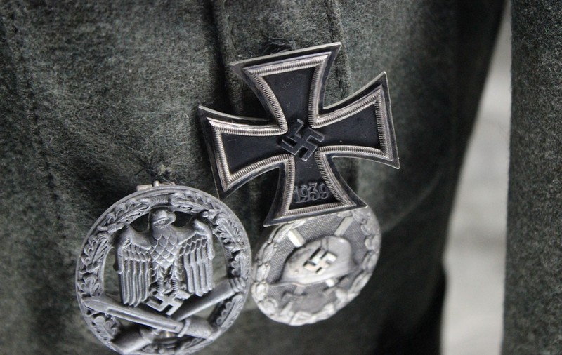 Femeie împușcată după ce a luat un steag nazist arborat în curtea unui vecin, în SUA