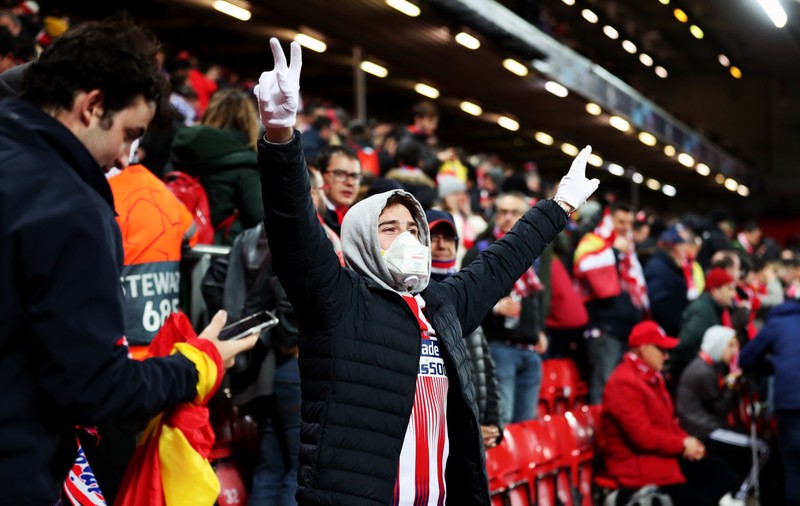 Englezii, contrariați că 3.000 de fani ai lui Atletico Madrid au fost pe Anfield la meciul cu Liverpool, în condițiile în care capitala Spaniei este pe punctul de a fi închisă