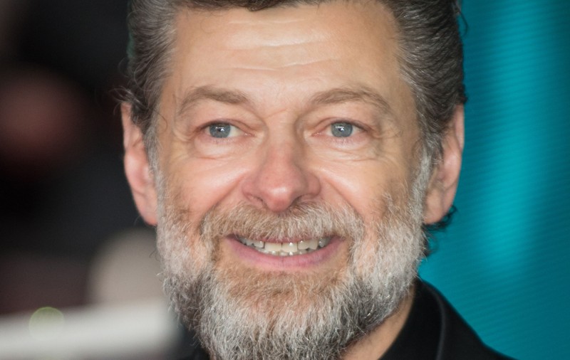 Andy Serkis va citi 12 ore din “Hobbitul” ca să strângă bani pentru spitalele britanice. Actorul l-a jucat pe Gollum în ecranizarea cărții
