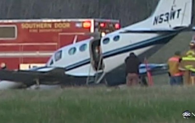 O americancă de 80 de ani a aterizat cu un avion, după ce pilotului i s-a făcut rău