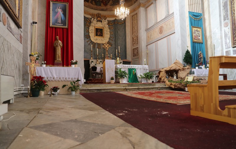 Bărbatul ucis în atacul armat comis în biserica italiană din Istanbul ieșise la o plimbare, dezvăluie o rudă. Între timp, autorii au fost arestați | VIDEO