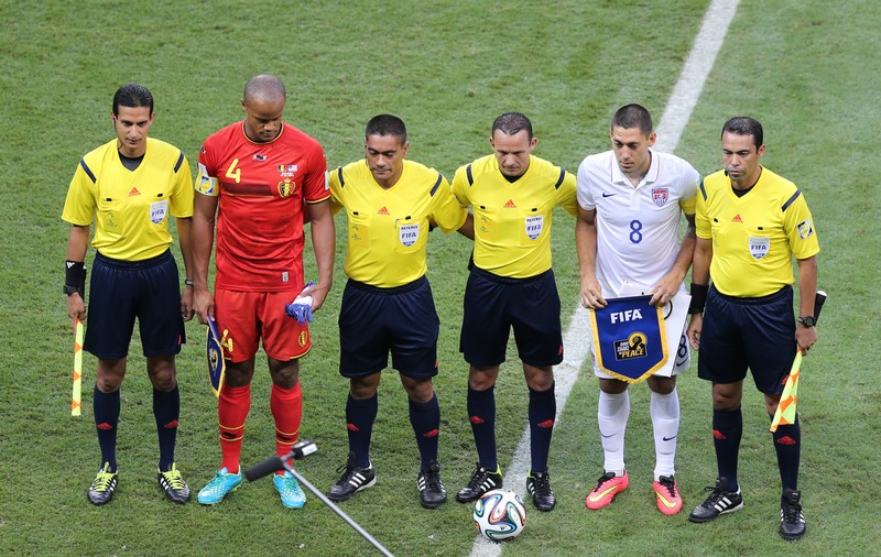 Cine sunt arbitrii de la Campionatul Mondial de fotbal Rusia 2018. Pot abandona jocurile în cazuri de ”discriminare persistentă din tribune”