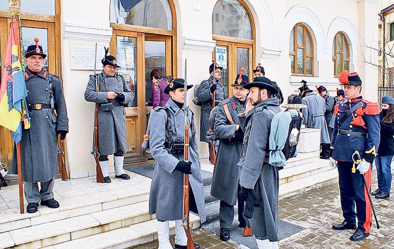 Au îmbrăcat uniformele de pe vremea lui Cuza! Ieri au avut loc manifestări de Ziua Unirii Principatelor Române