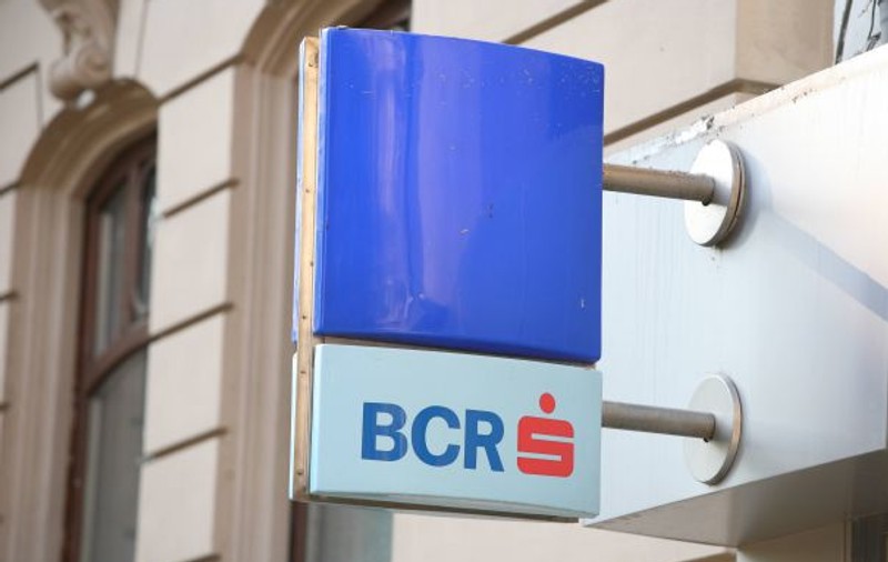 BCR estimează că economia României va scădea cu 4,7% în acest an, iar șomajul ar urma să atingă 10,9%. Leul, prognozat să scadă în fața euro