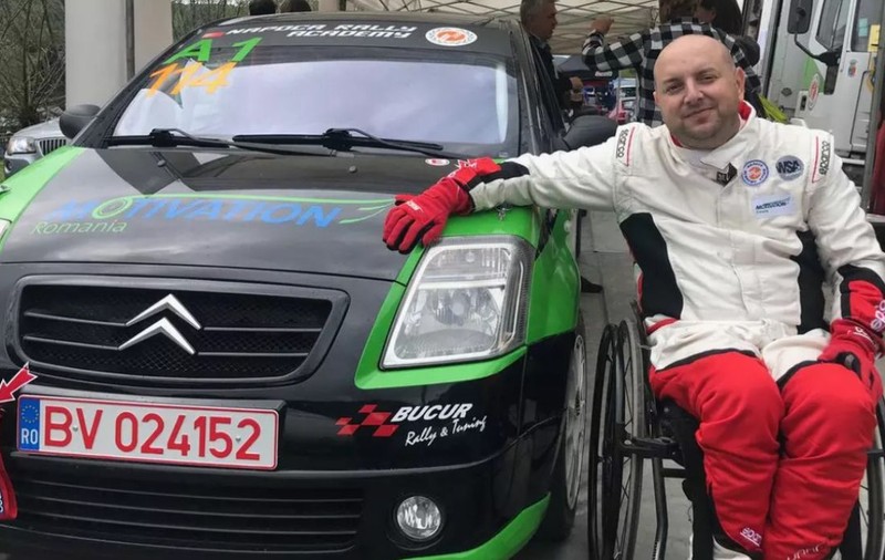 Povestea lui Ciprian Lupu din Brașov, singurul pilot de raliu în scaun rulant din România