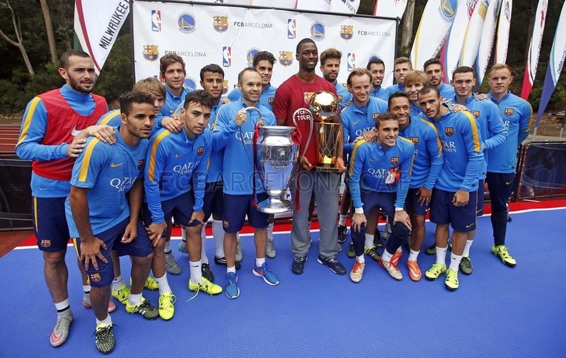 Fotbaliștii Barcelonei s-au antrenat cu starurile NBA de la Golden State Warriors / VIDEO