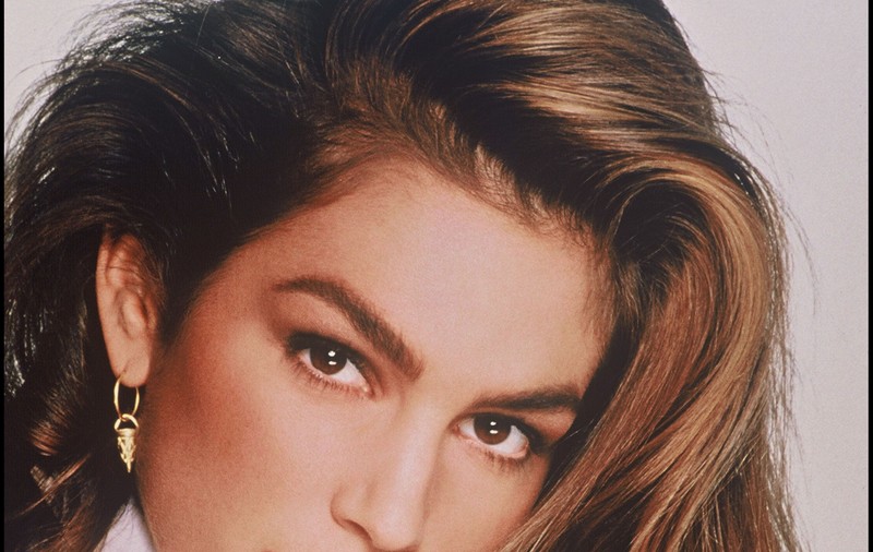 Cele mai tari imagini cu Cindy Crawford, fotomodelul care s-a retras la 50 de ani | FOTO