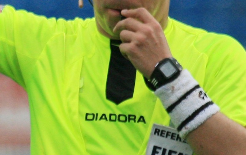 Patru arbitri români au fost depistați pozitiv cu COVID-19. Reacția Federației Române de Fotbal