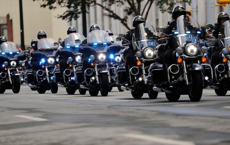 Motocicletele poliției din Atlanta au fost incendiate. Guvernator: „Vom găsi acești criminali și îi vom aduce în fața justiției”