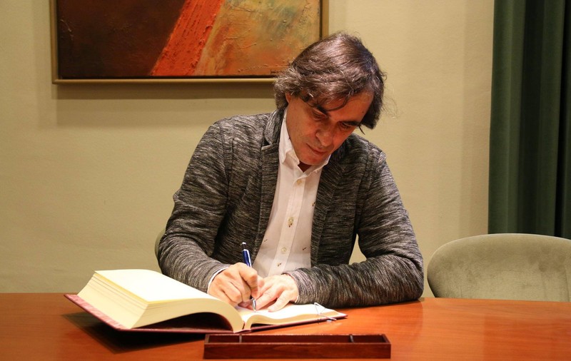 Mircea Cărtărescu, numit de El Pais „un fenomen editorial în consolidare în Spania”. Scriitorul român, invitat la deschiderea festivalului "Noaptea cărţilor" din Malaga