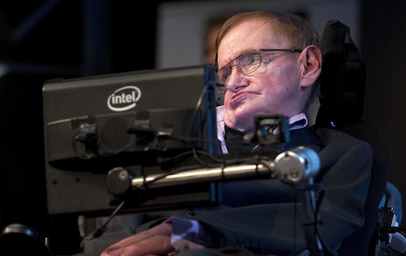 SAVANTUL STEPHEN HAWKING S-A APUCAT DE MUZICĂ! 