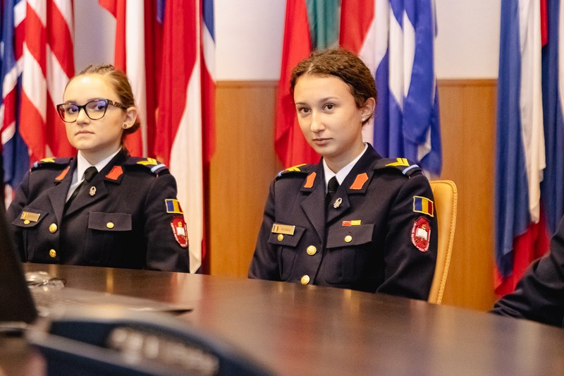 Alisia Florea, elev caporal (clasa a XI-a): „Am vrut de mică să devin medic militar. De când sunt aici, sunt mai disciplinată, mai ordonată și simt că m-am dezvoltat”. Alisia vrea să fie medic cardiolog