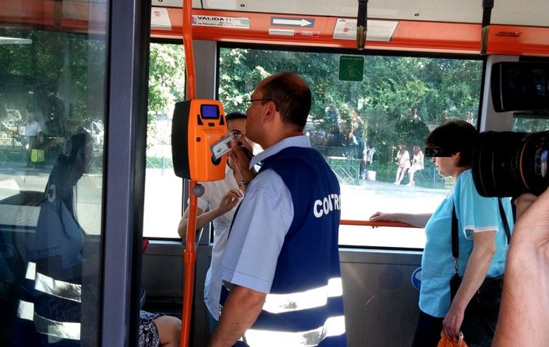 Amenzile de 500 de lei de la STB au intrat în vigoare de la începutul anului. Ce sancțiune primesc cei care își pun bagajele pe scaune