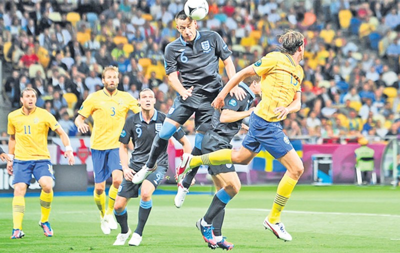 Euro 2012 - Englezii şi suedezii au făcut spectacol pe teren şi show în tribune