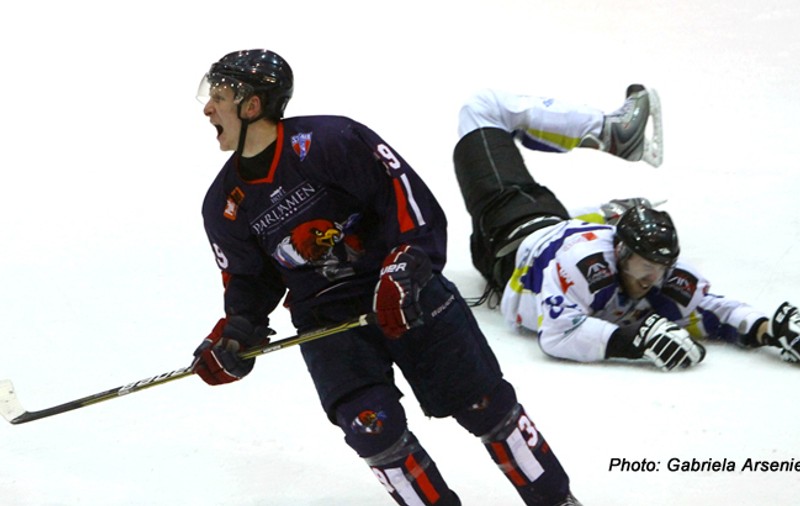 HOCHEI PE GHEAŢĂ | Fratele stelistului Adam Krug a semnat cu o echipă din NHL. Vezi care