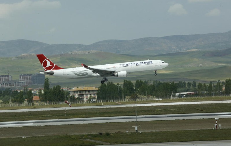 Aterizare de urgenţă pe Otopeni după ce un pasager a acuzat probleme medicale. Ulterior, acesta a fost declarat decedat